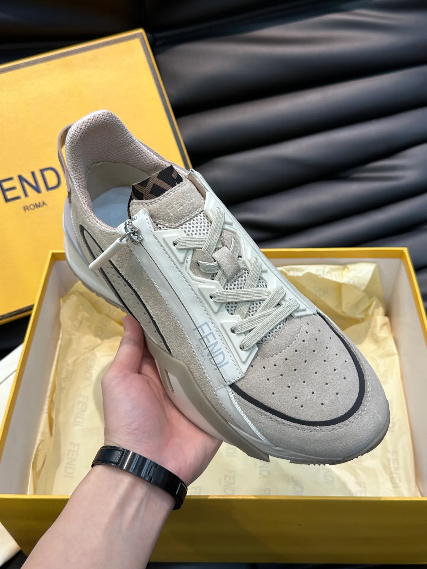 Men's shoes 💰p560 "Fend*" new men's casual sports shoes, equipped with elastic straps, side zippers, and corrugated soles engraved with F. Embossed Fendi Flow lettering on the heel. Made of technical fabric and a mix of blue and suede. Decorated with Lycra® details. FF graphic tongue. Ultra-light and wear-resistant EVA sole. Size: 38-44